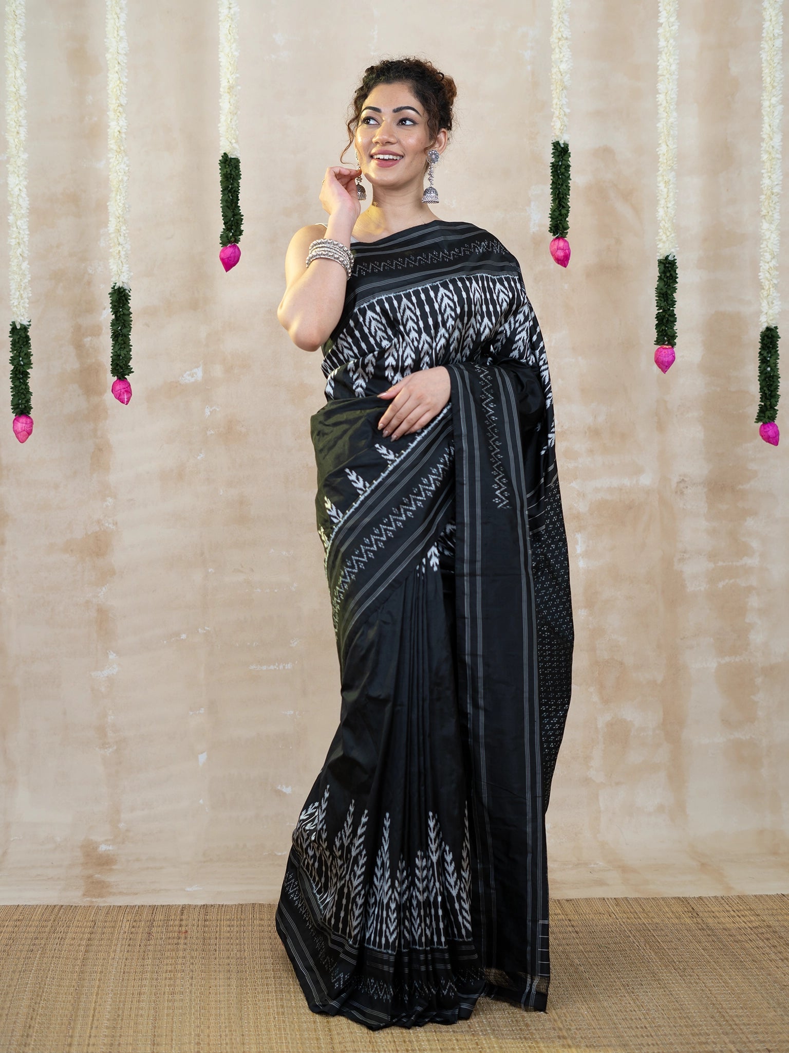 Classic Black Silver Pochampally Ikkat Pure Silk Saree