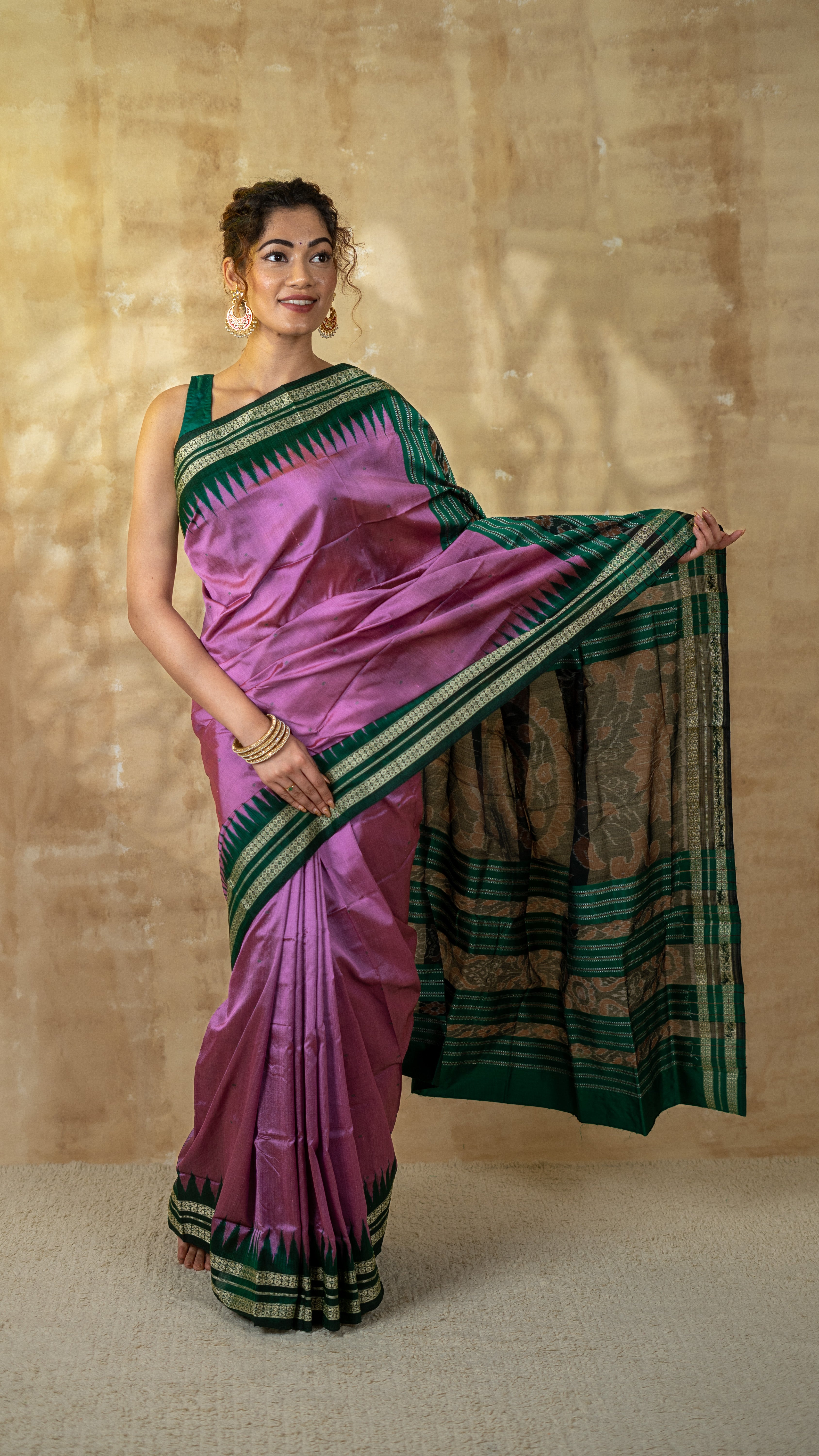 Karagiri International - Ever heard of the Pink and dark green combination?  Well, you can clearly see how gorgeous it looks 💖 Grab this beautiful Dark  Pink Dola Silk Saree now To